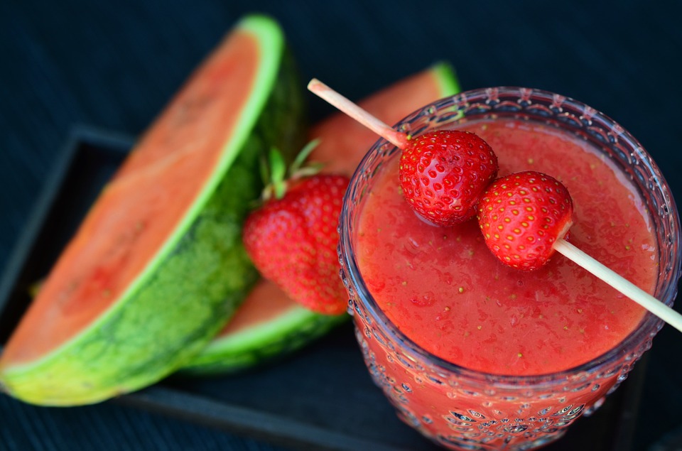 Gesund leben mit Smoothies und Früchten