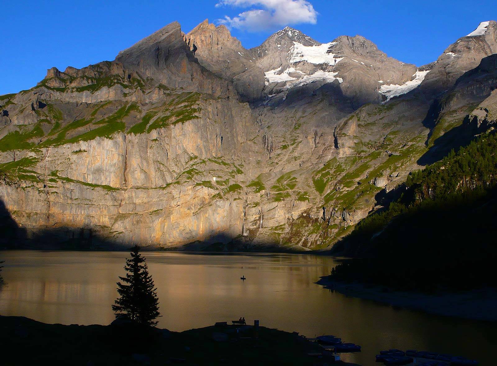 Schweizer Berge und Schweizer Seen: Oeschinensee