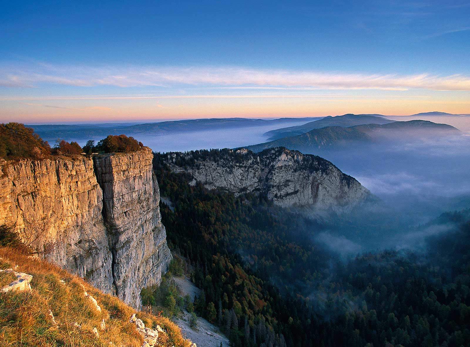 Schweizer Berge und Seen: Creux du Van