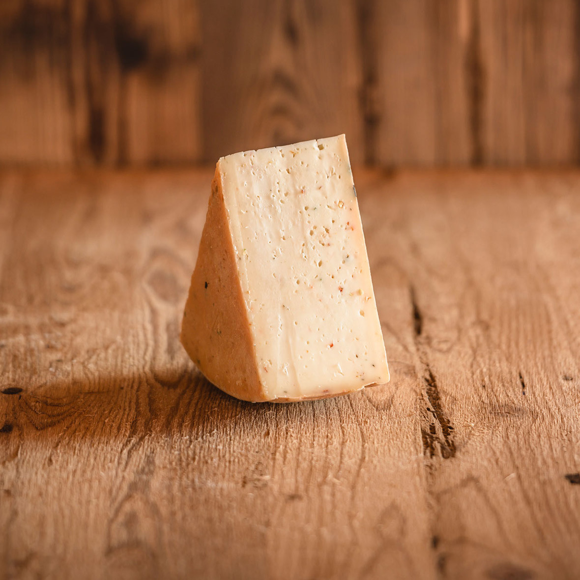 Bio-Alpenchili-Käse – pikante Spezialität aus den Alpen bio kaese alpenchil anschnitt berghof