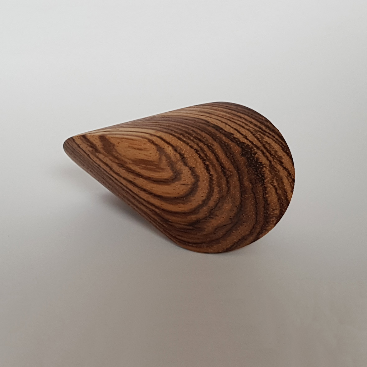 Oloid Holz – in verschiedenen Designs oloid holz zebrano kuboid1