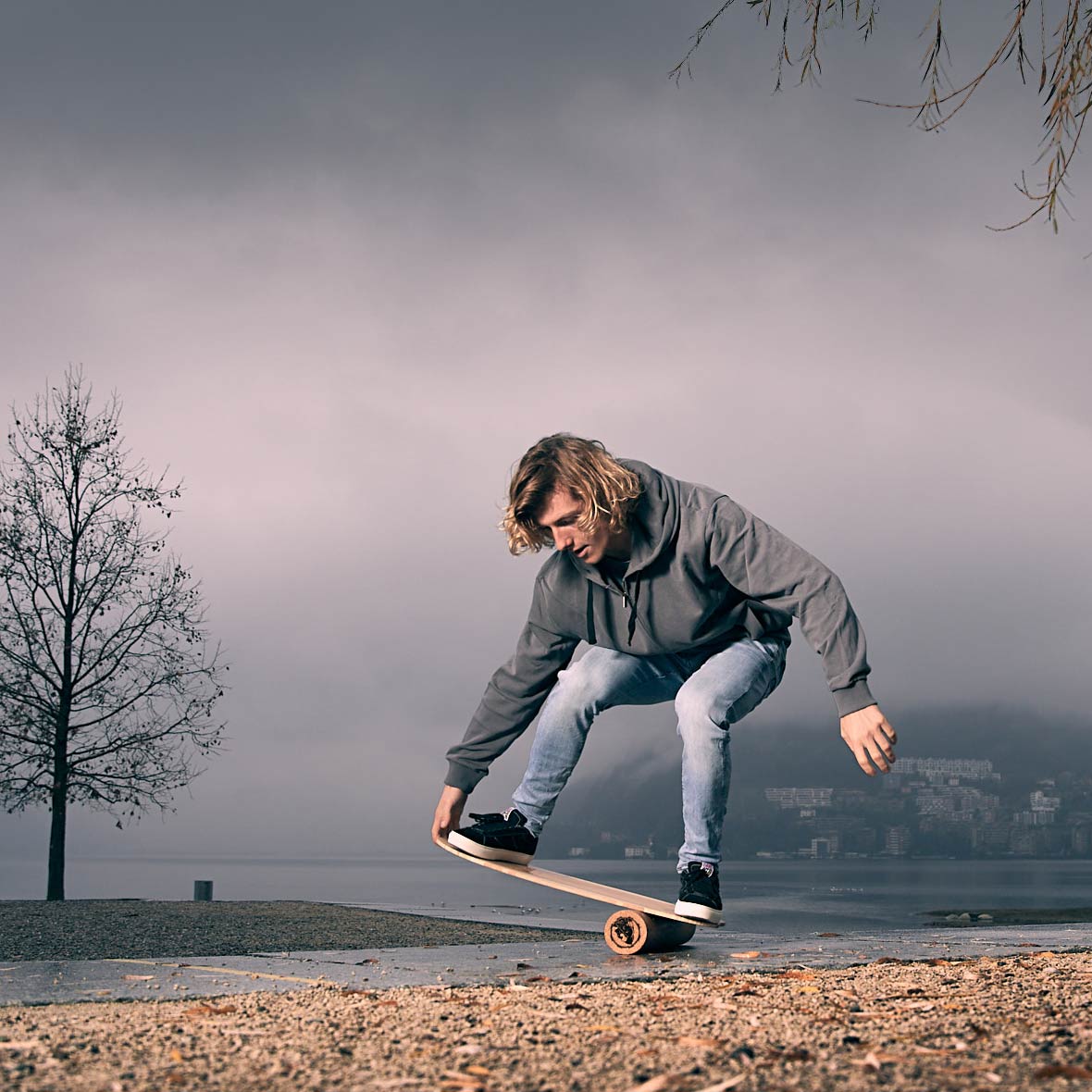 Balanceboard auf der Strasse balanceboard indiana auf der strasse