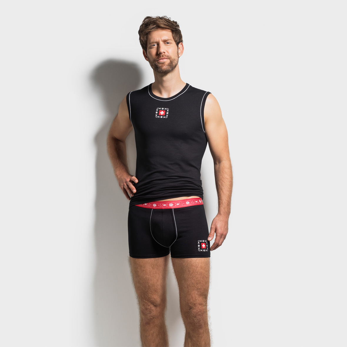 Herren-Unterhemd ärmelos mit Schweizer Kreuz herren shirt schwarz schwingerkollektion 2022 isa bodywear