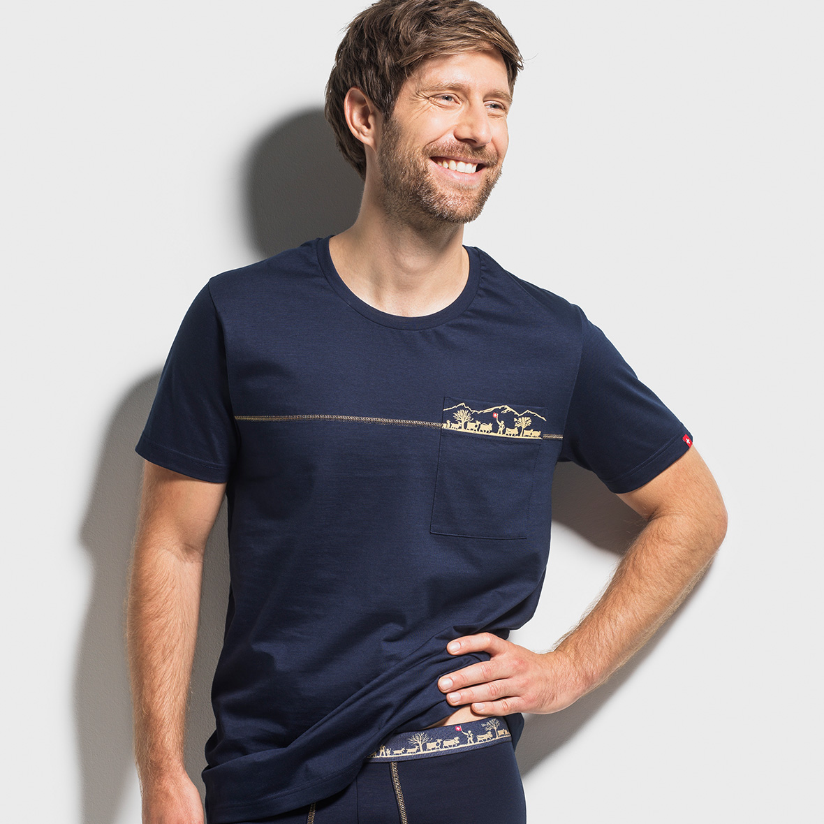 Herren-Shirt kurzarm dunkelblau mit Scherenschnitt-Motiv herren shirt dunkelbalu schwingerkollketion 2022 isa bodywear