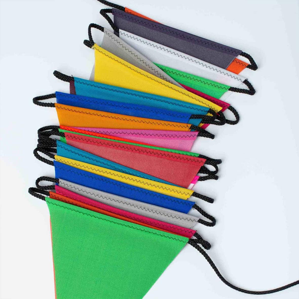 Bunte Wimpelkette wimpel recycling art