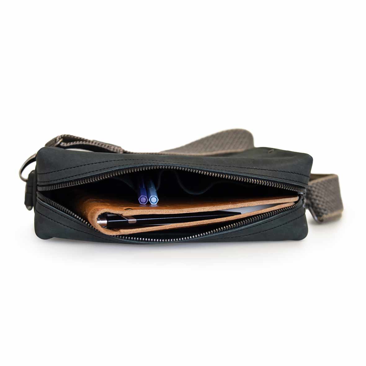 Ledertasche – Schwarz im Swag-Design ledertasche schwarz inhalt jaund